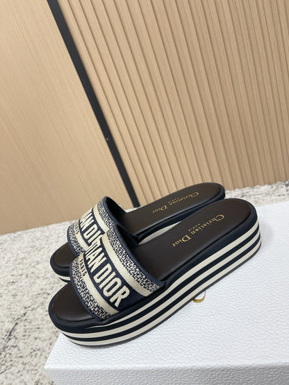 CD 26s Platform Embroidered Sandals Beige Black Canvas Leather 643500
