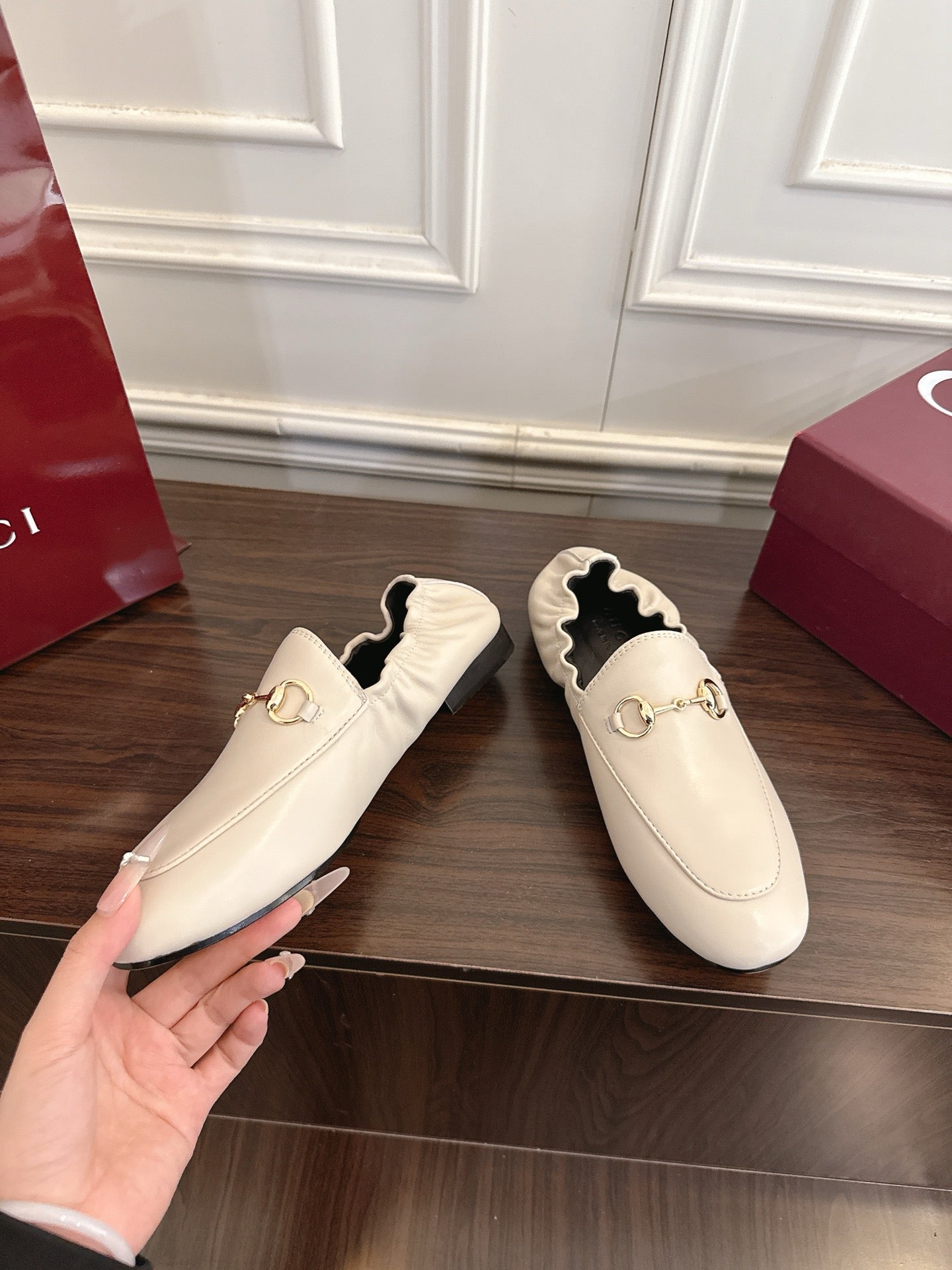 GG 26SS Loafers White Calfskin 645951