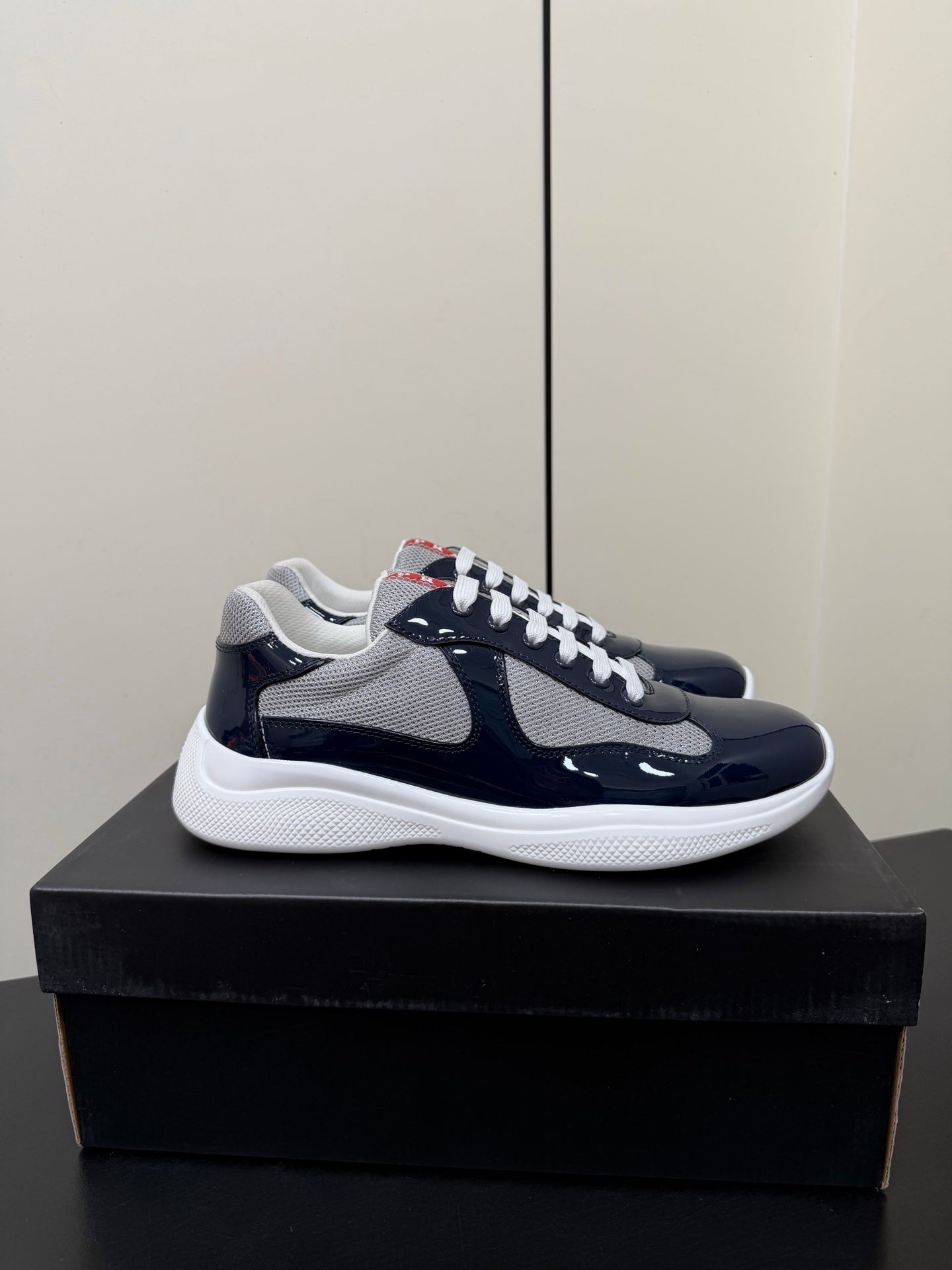 PRA 26S Casual Sneakers Gray Dark Blue Patent Leather 618929