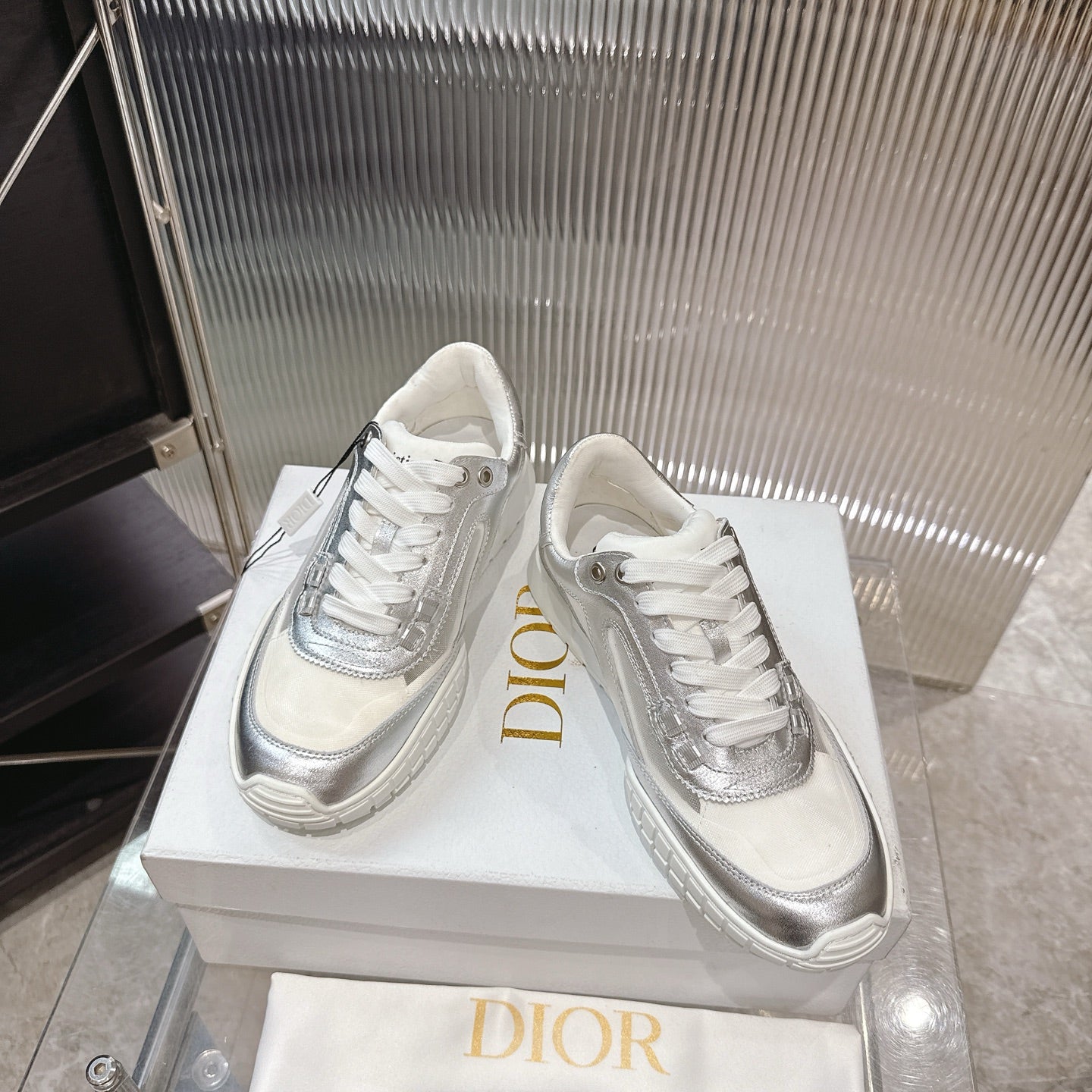 CD 26s Sneakers Silver Metallic White Suede Cowhide 683905