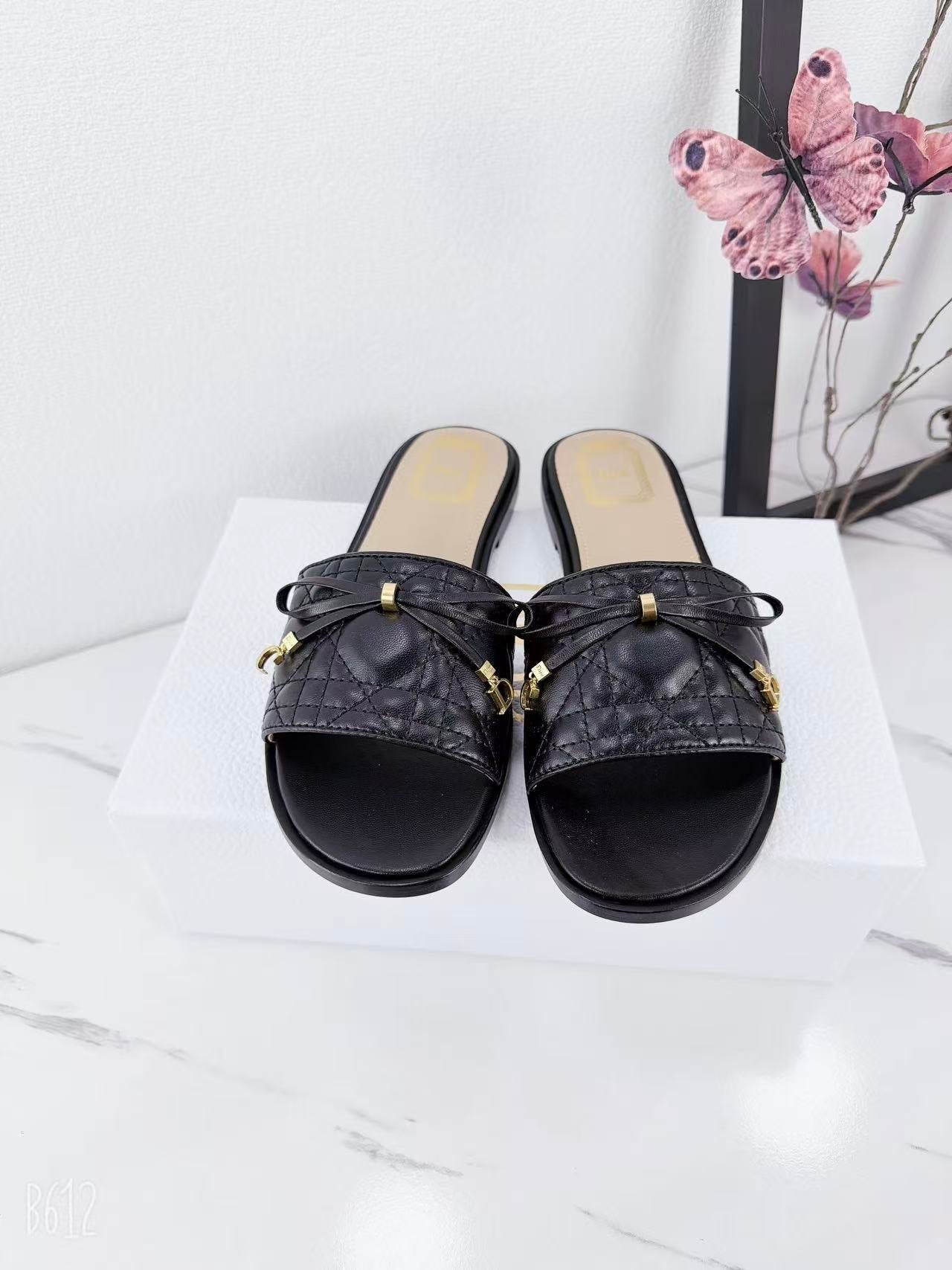 CD 26s Slippers Cowhide