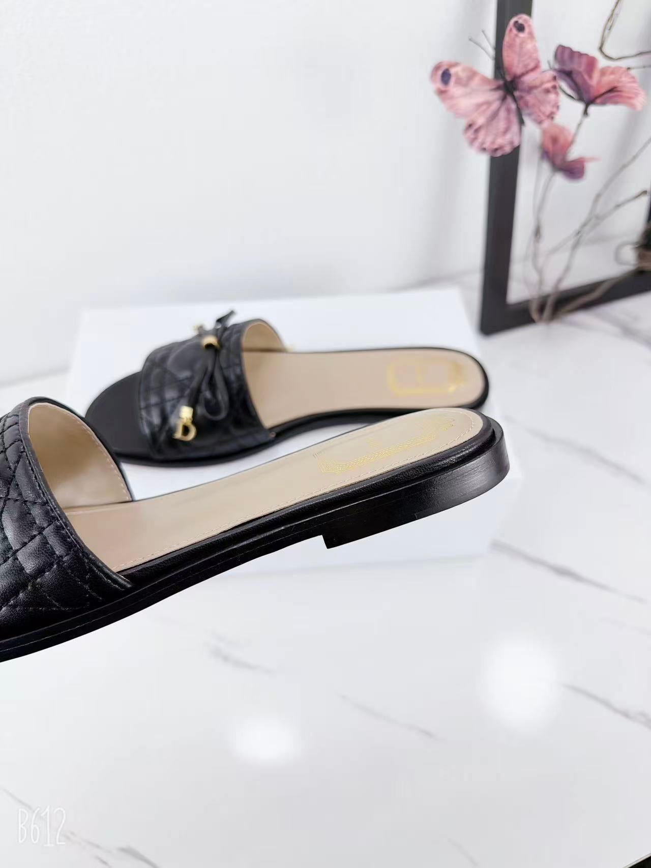 CD 26s Slippers Cowhide