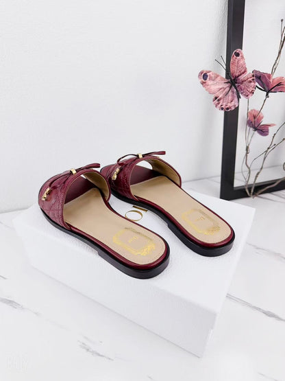 CD 26s Slippers Burgundy Beige Cowhide 681590
