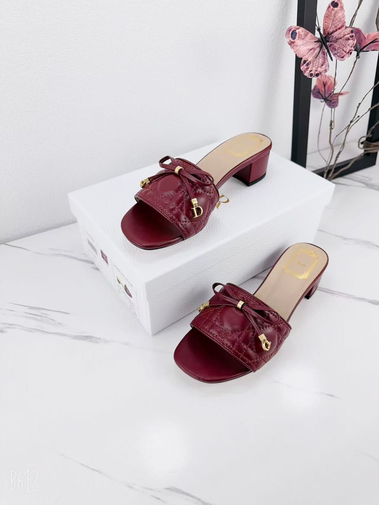 CD 26s Slippers Cowhide