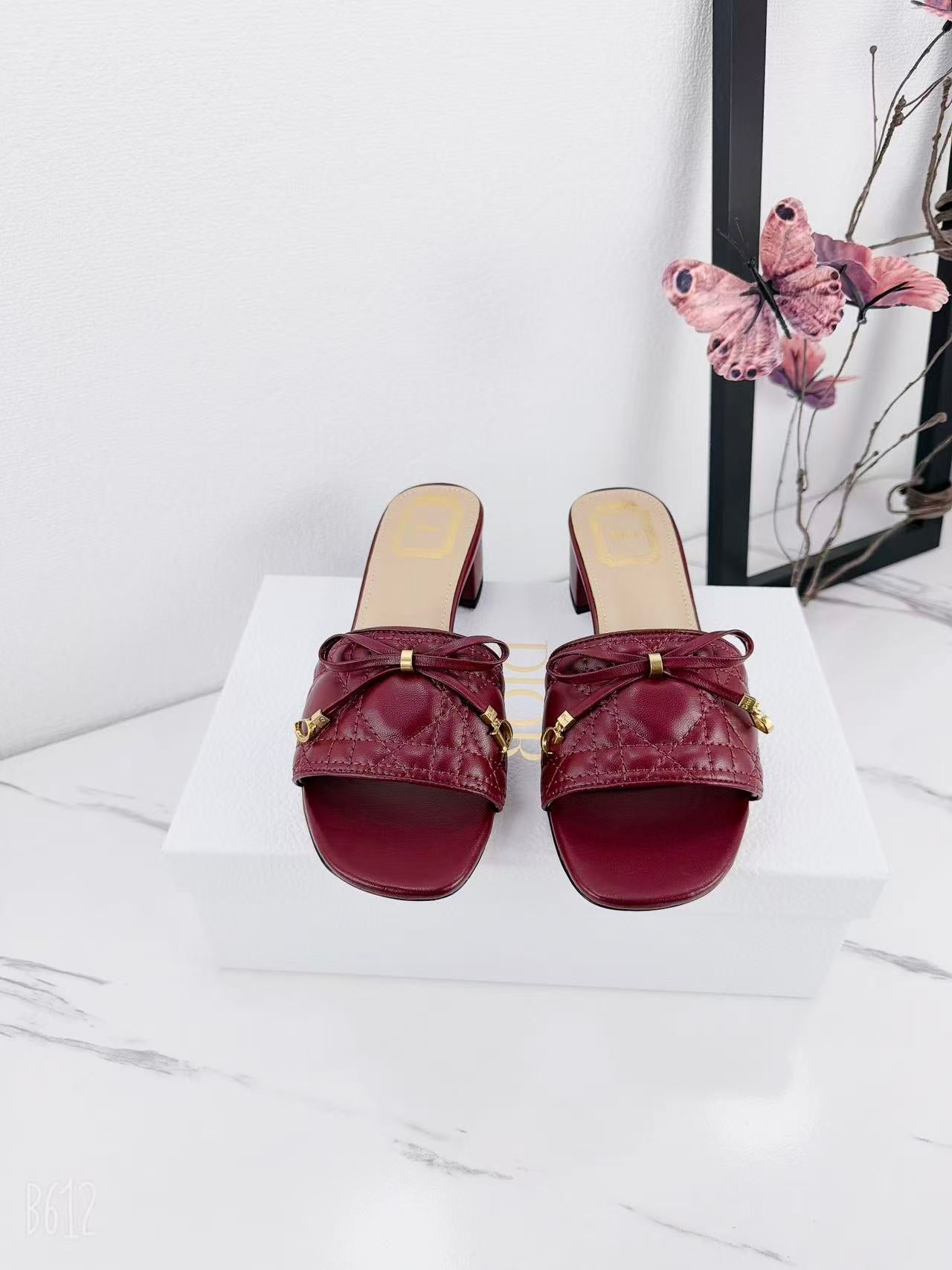 CD 26s Slippers Burgundy Beige Cowhide 681590