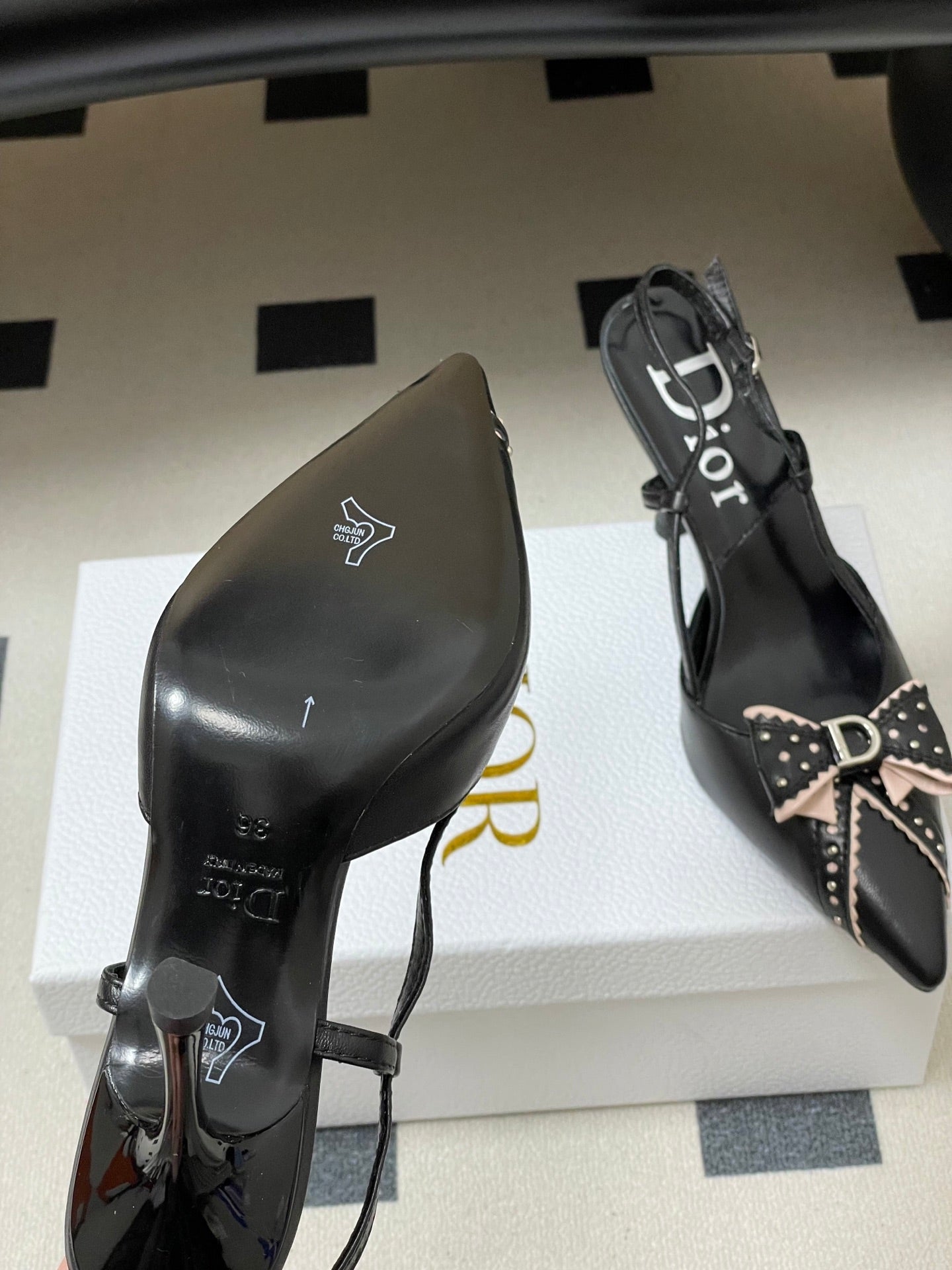 CD 26 Pointed Toe Slingback Black Sheepskin 632583