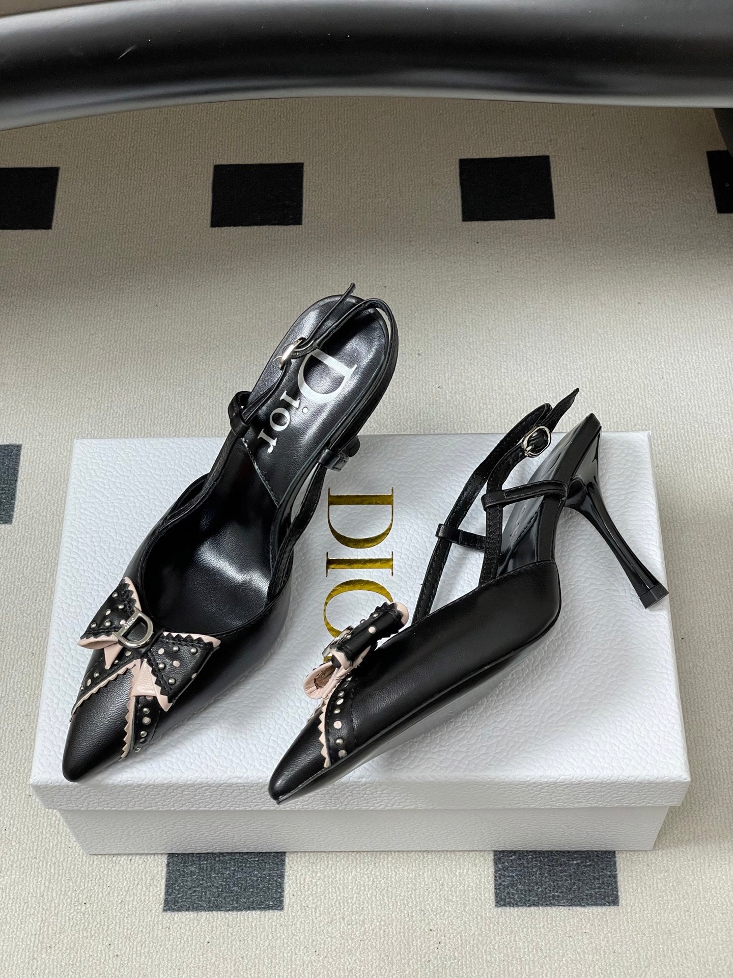 CD 26 Pointed Toe Slingback Black Sheepskin 632583