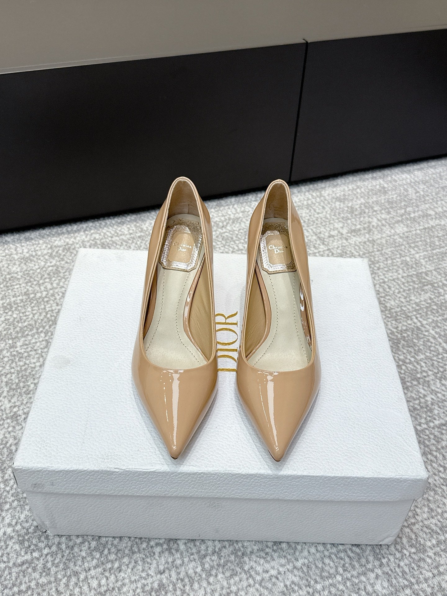 CD 26s High Heels Pump 85 Beige Patent Leather 661475