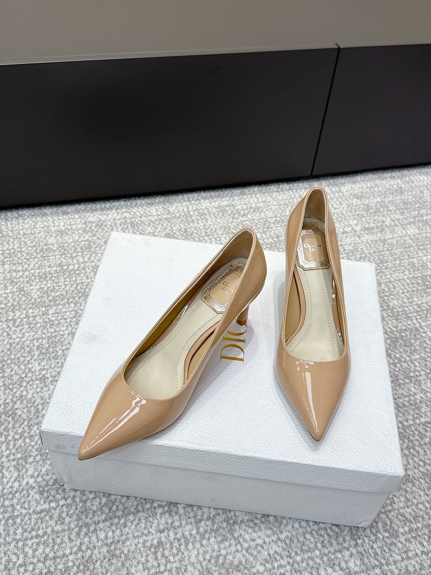 CD 26s High Heels Pump 85 Beige Patent Leather 661475