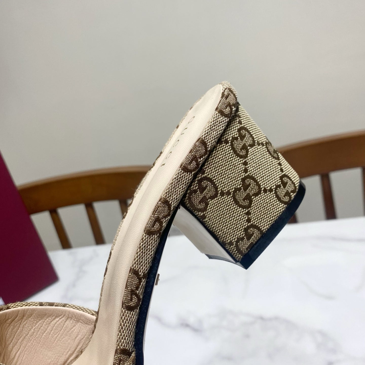 GG 26SS Chunky Heeled Sandals 65 Beige White Canvas Leather 640621
