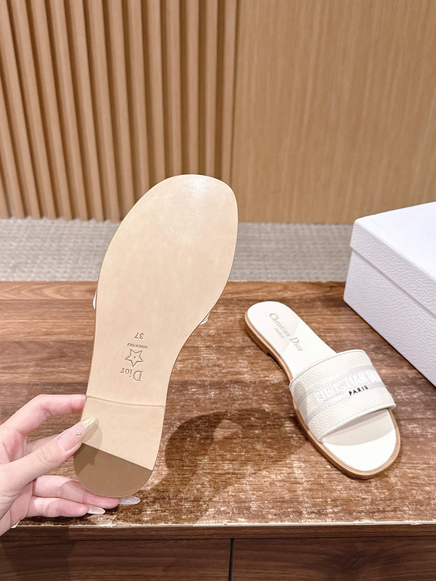 CD 26 Embroidered Slippers White Cowhide 610276