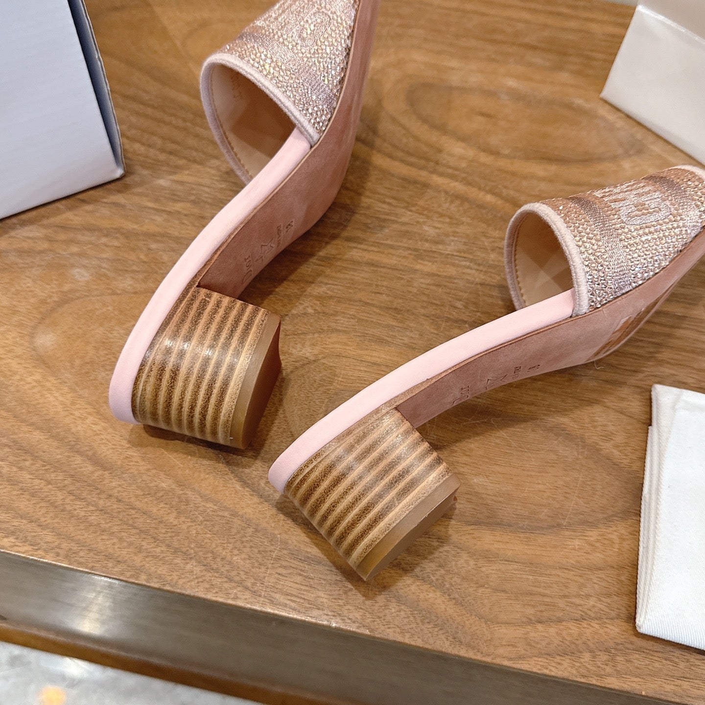 CD 26s Embroidered Sandals Pink Canvas Leather 685602