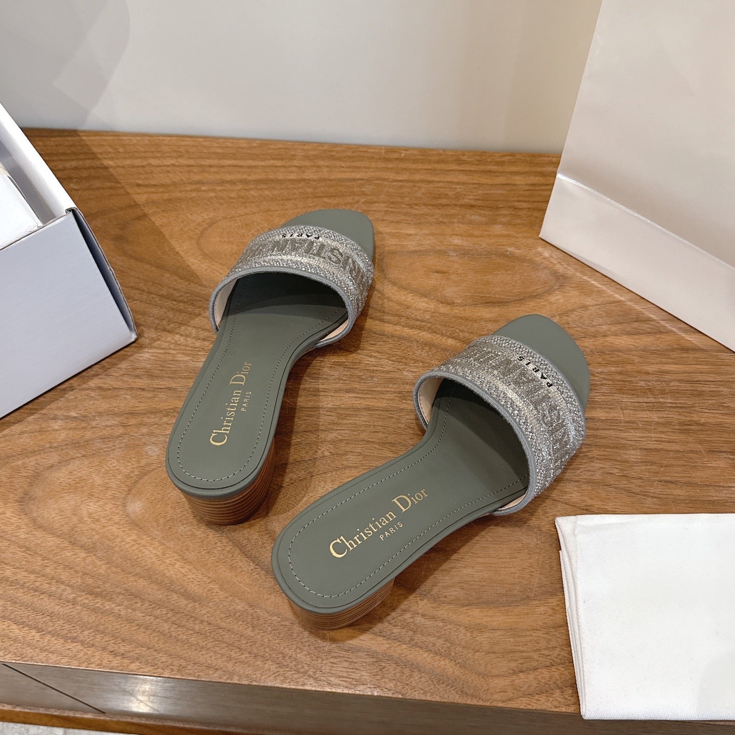 CD 26s Embroidered Sandals Olive Green Leather 685608