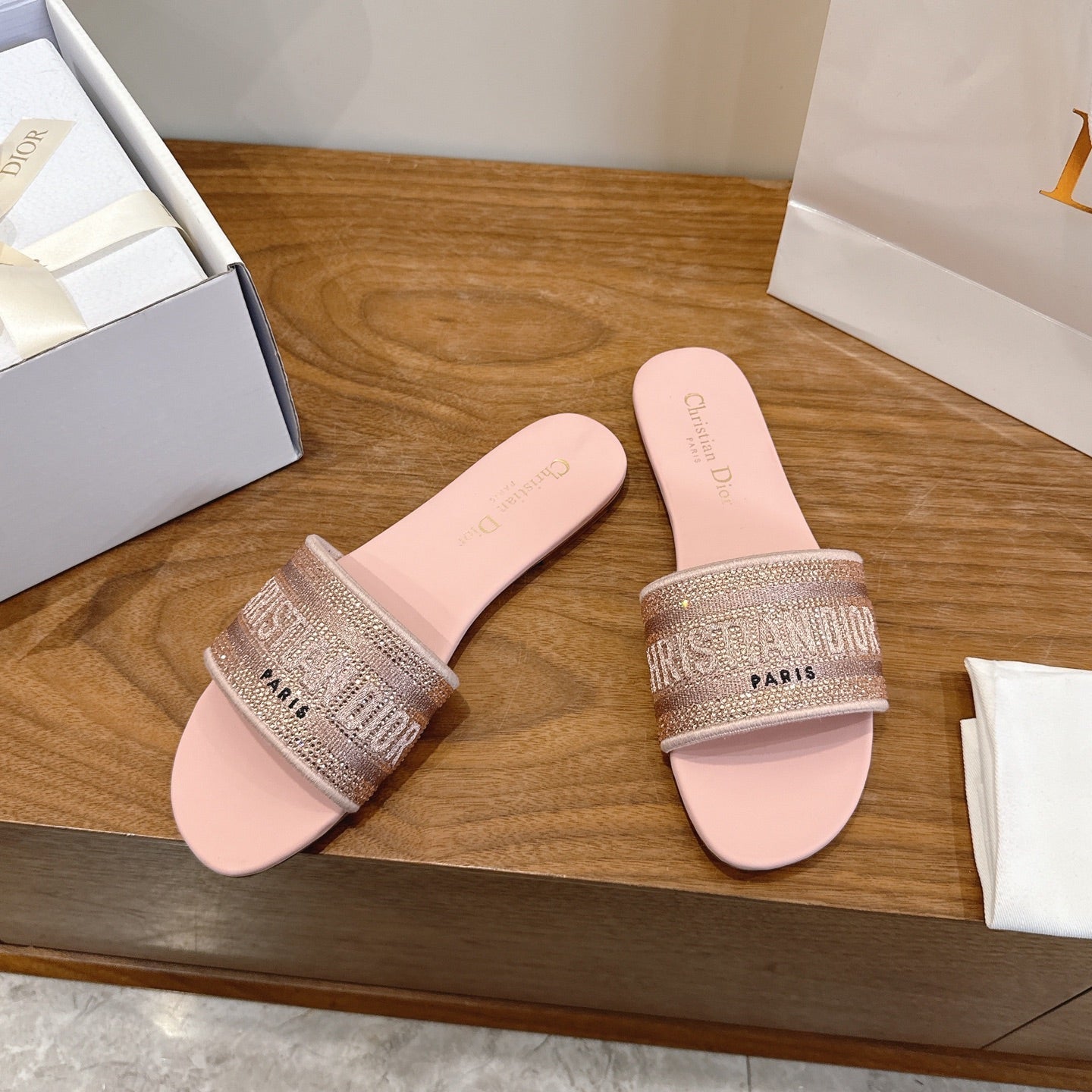 CD 26s Embroidered Sandals Pink Canvas Leather 685602