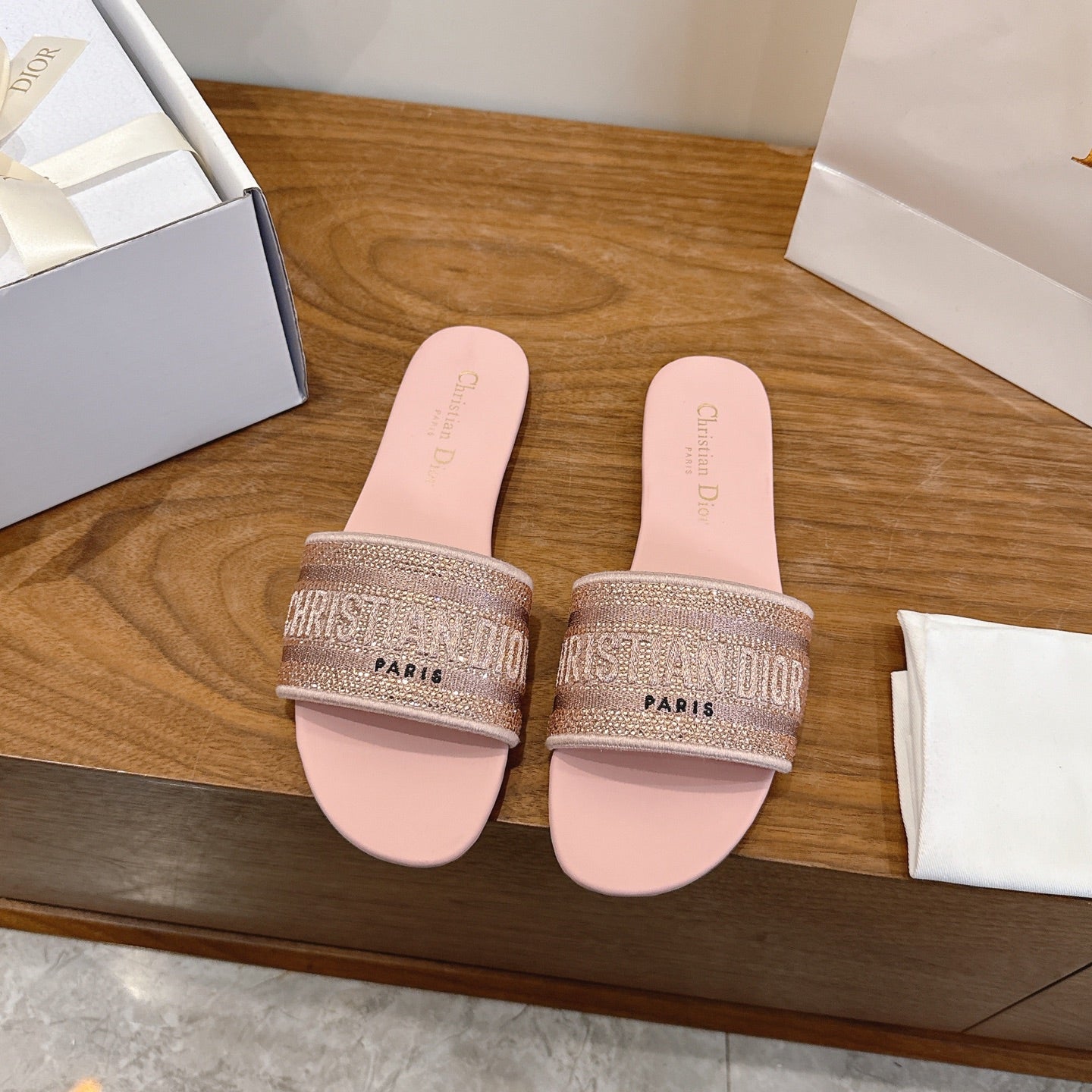 CD 26s Embroidered Sandals Pink Canvas Leather 685602