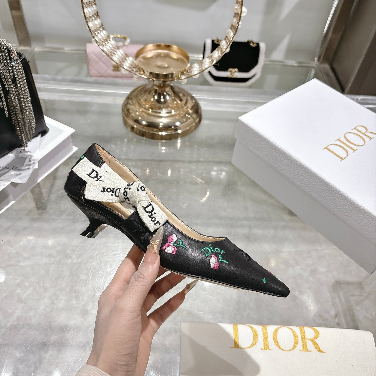 CD 26 High Heel Pump Flower 25 Black Sheepskin Ribbon 679714