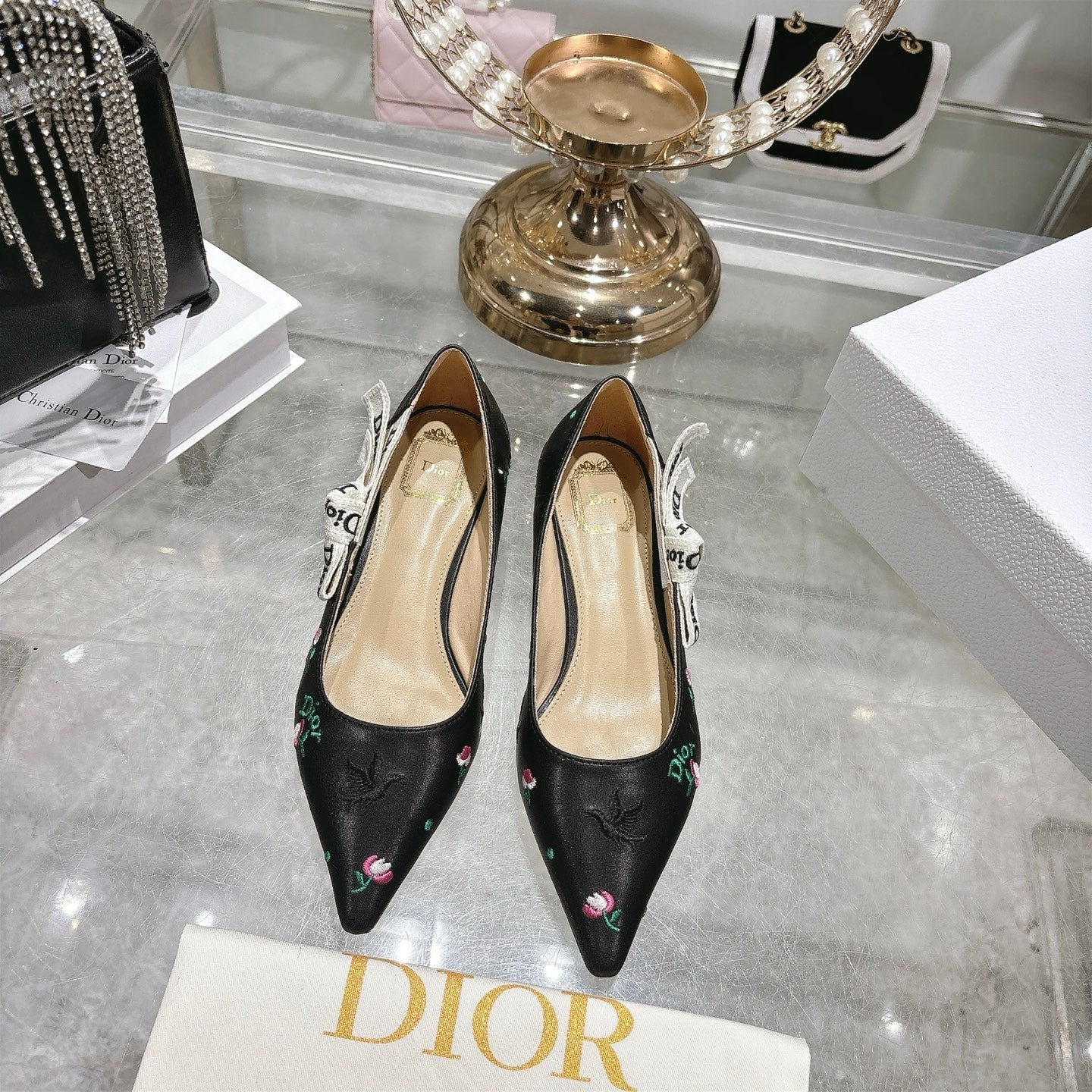 CD 26 High Heel Pump Flower 25 Black Sheepskin Ribbon 679714