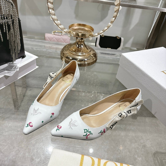 CD 26 High Heel Pump Flower 25 White Sheepskin Ribbon 679715