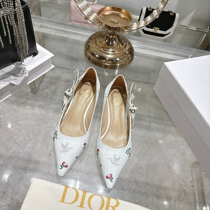 CD 26 High Heel Pump Flower 25 White Sheepskin Ribbon 679715