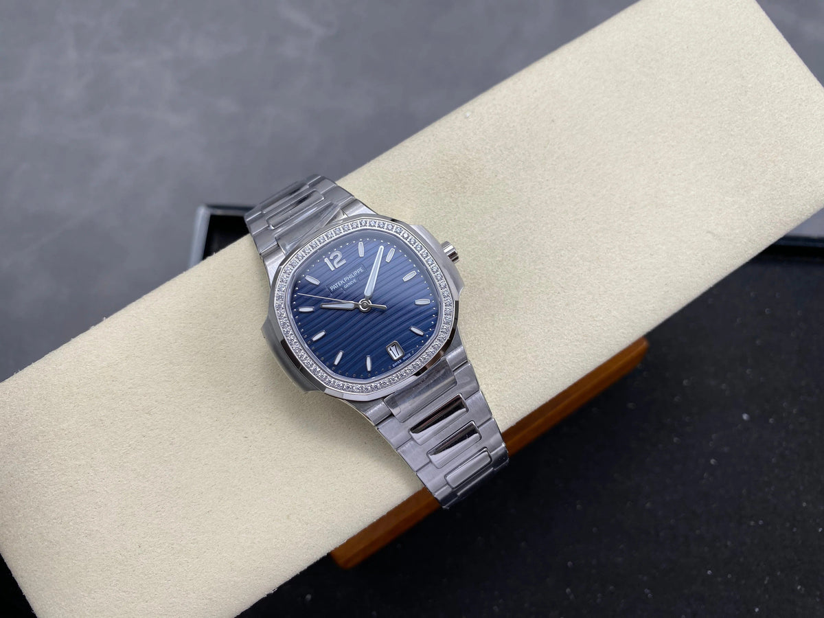 Patek Philippe Nautilus 35.2mm Blue Dial Diamond Benzel Steel Case