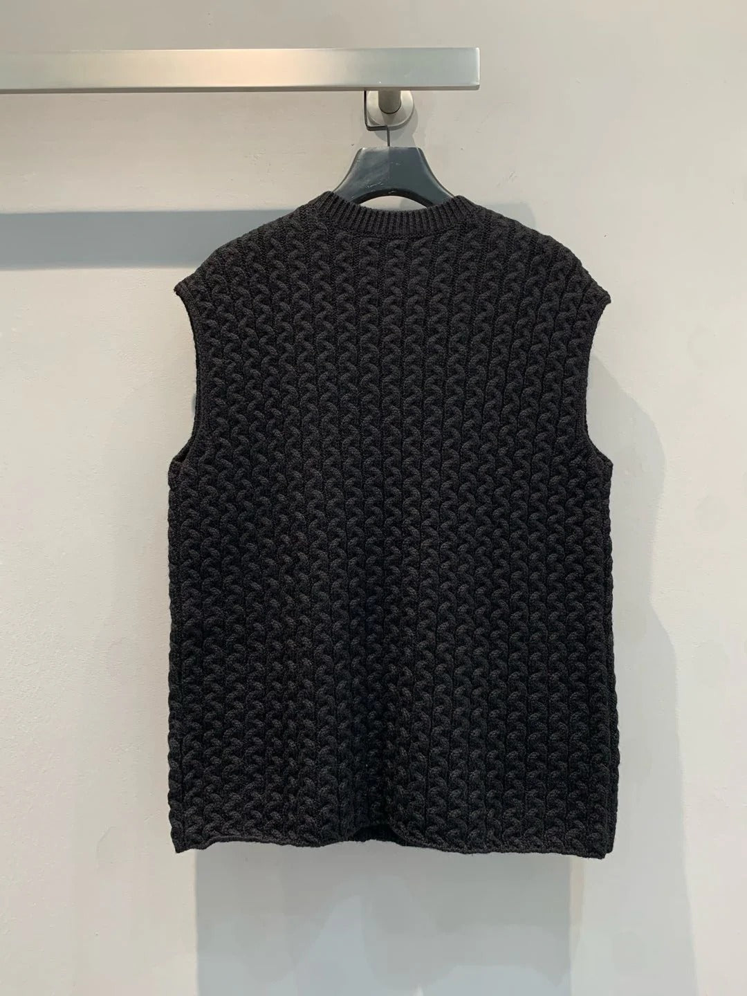 LOEWE KNIT VEST STYLE 227